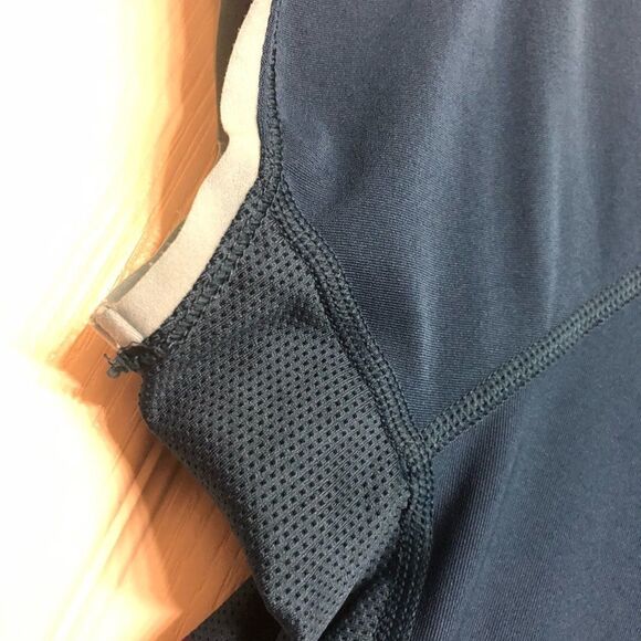 Nike dry fit top - Picture 3 of 4